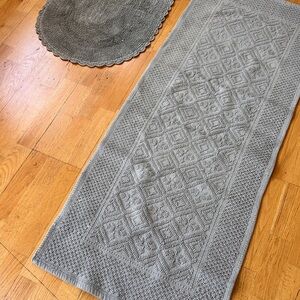 Pier 1 Elegant Gray Bath Mat Set
